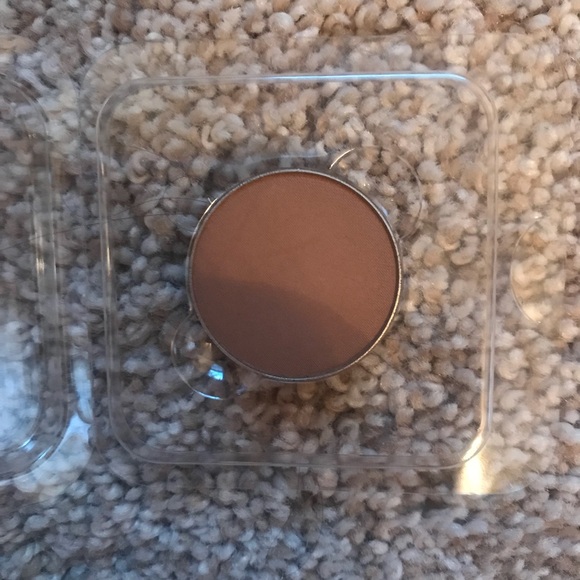 2 NEW Anastasia Beverly Hills Eyeshadows - Picture 7 of 8